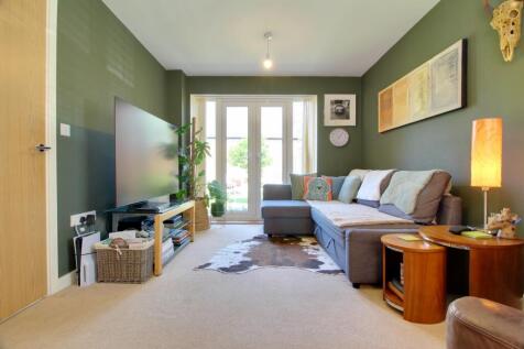 Lounge - reverse view - Gus Critchlow EweMove Hinc