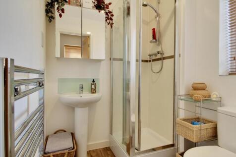 Ensuite Shower Room - Gus Critchlow EweMove Hinckl
