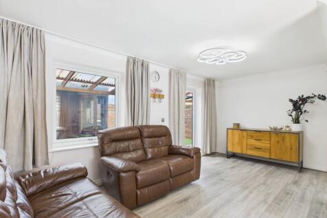 EweMove Spalding - Chamomile Way - Living Room