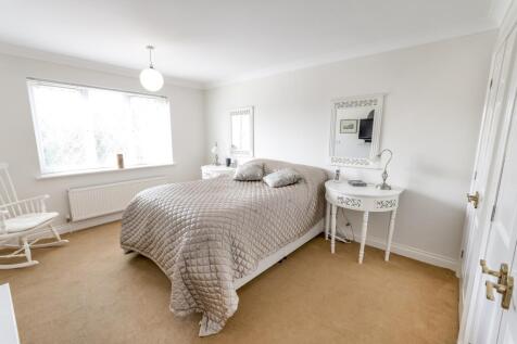 EweMove Estate Agent Scunthorpe - Master Bedroom