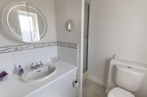 EweMove Estate Agent Scunthorpe - EnSuite Shower R
