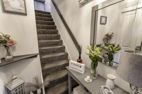 EweMove Estate Agents Scunthorpe - Entrance Hallwa
