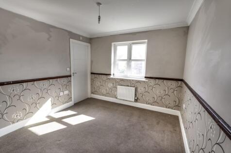 Estate Agent EweMove Scunthorpe - Master Bedroom