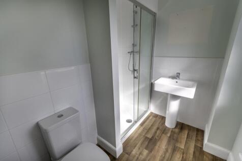Estate Agent EweMove Scunthorpe - Ensuite Shower R