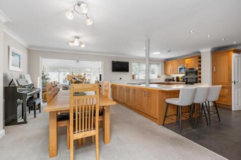 Kitchen dining area
