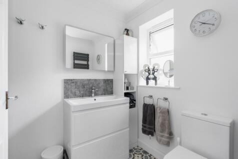 Bedroom 1 ensuite