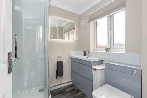 Bedroom 3 ensuite