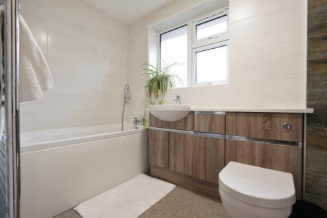 Estate Agent EweMove Scunthorpe Bathroom