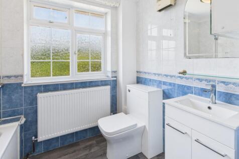 EweMove Spalding - Family Bathroom
