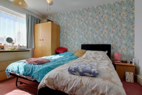 Bedroom 2 - Double Bedroom Gus Critchlow EweMove H