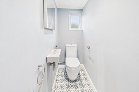 EweMove - Spalding - DownStairs WC