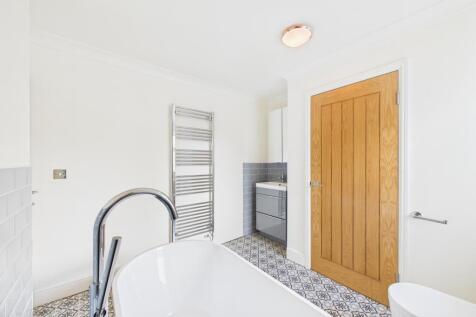 EweMove - Spalding - Bathroom