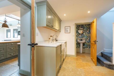 Utility room with WC and second stair case