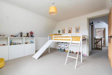 Spacious and lots of natural light in this room
