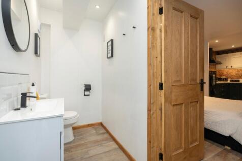 Annexe bathroom