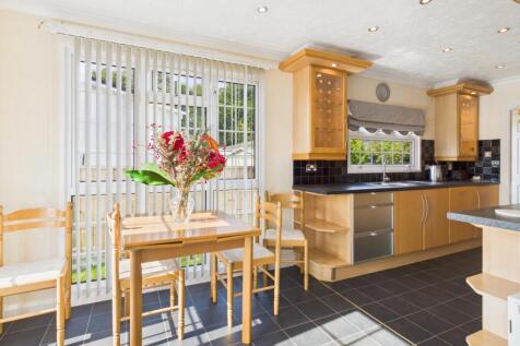 KITCHEN DINING ROOM
