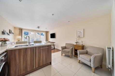 Lima Way kitchen dining 4