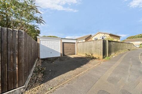 Weatherthorn garage and parking