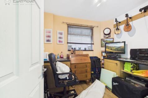 CAM05065G0-PR0011-STILL034
