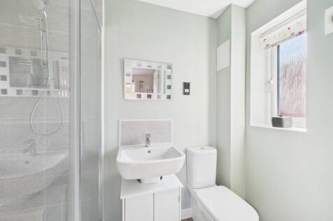 A clean fresh and light en suite giving you your o