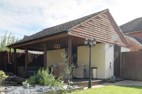 Outbuilding and Decking