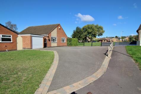 Extensive Driveway for up to 6 Vehicles