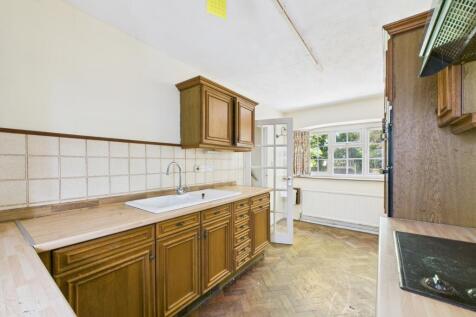 CAM02313G0-PR0095-STILL015