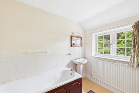 CAM02313G0-PR0095-STILL034