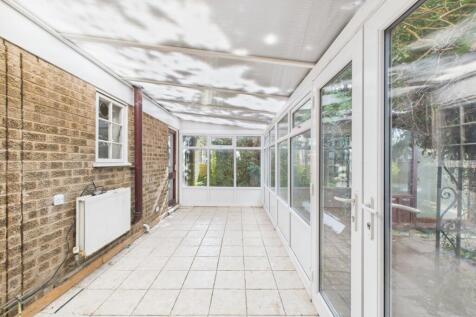 CAM02313G0-PR0095-STILL017