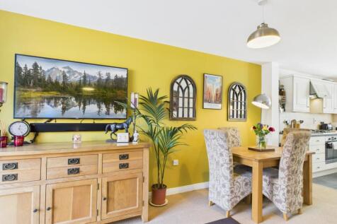 CAM02313G0-PR0096-STILL021