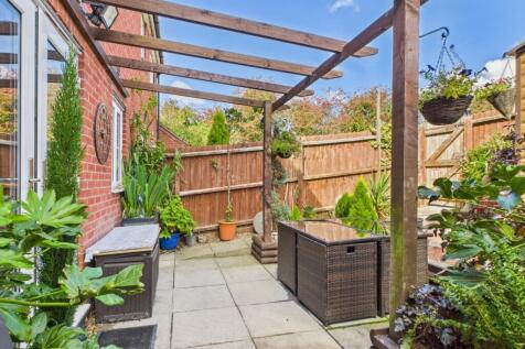 CAM02313G0-PR0096-STILL037