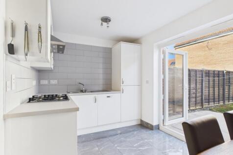 CAM02313G0-PR0097-STILL014