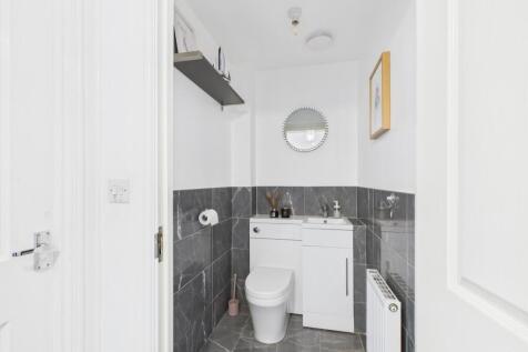 CAM02313G0-PR0097-STILL009