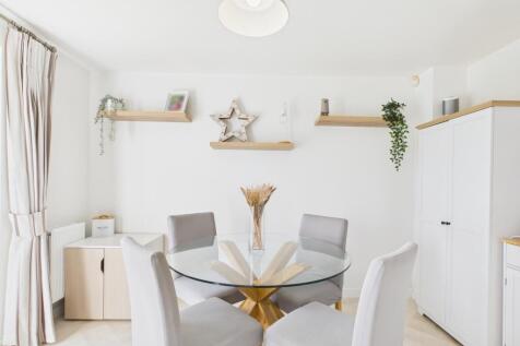 Dining area perfect for family meal times or enter