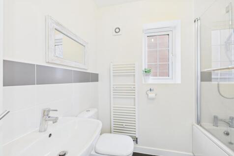 Functional and contemporary bathroom