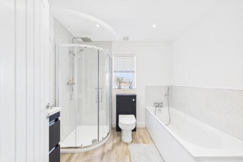 EweMove Spalding - Jubilee Way - Main Bathroom