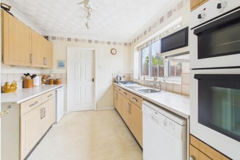 4. CAM04922G0-PR0079-STILL016