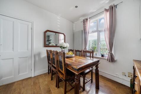 34 Thorpe Lea Rd, dining