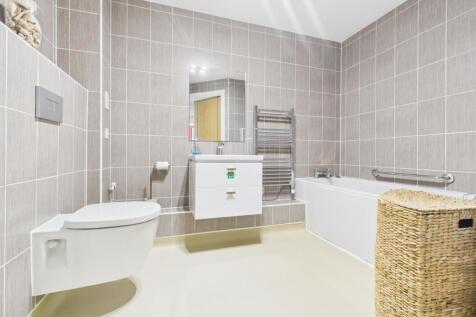 CAM04922G0-PR0072-STILL013