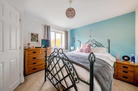 Balintore Rise bedroom 1