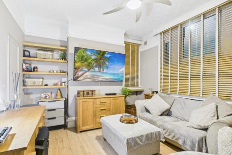 EweMove Spalding - Pinchbeck Rd - Living Room