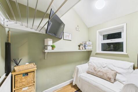 EweMove Spalding - Pinchbeck Rd - Snug