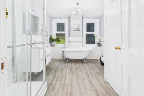 EweMove Spalding - Pinchbeck Rd - Main Bathroom