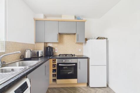 CAM03293G0-PR0249-STILL010