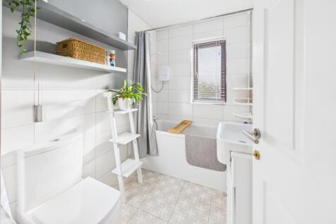 EweMove Spalding - Pinchbeck - Bathroom