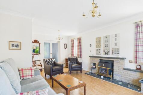 CAM03293G0-PR0250-STILL012