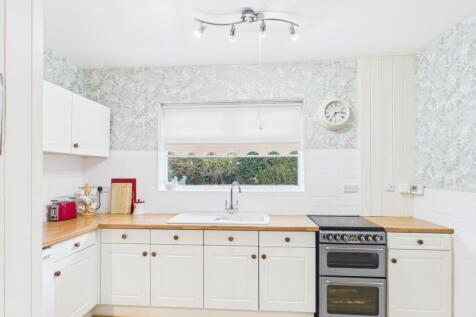 CAM03293G0-PR0250-STILL019