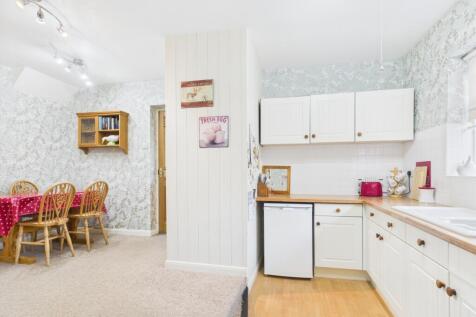 CAM03293G0-PR0250-STILL020