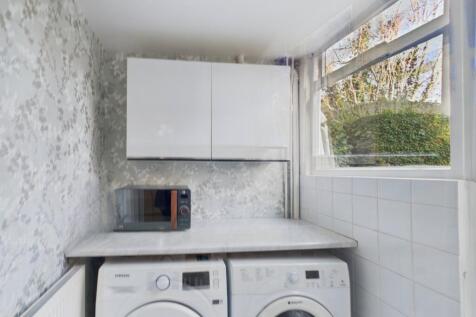 CAM03293G0-PR0250-STILL007