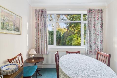 CAM03293G0-PR0250-STILL009